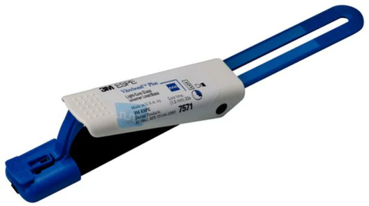 Vitrebond Plus: Ionómero de Vidrio Fotopolimerizable Liner