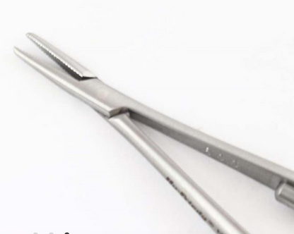 PORTA AGUJAS CASTROVIEJO (13CM) HU-FRIEDY