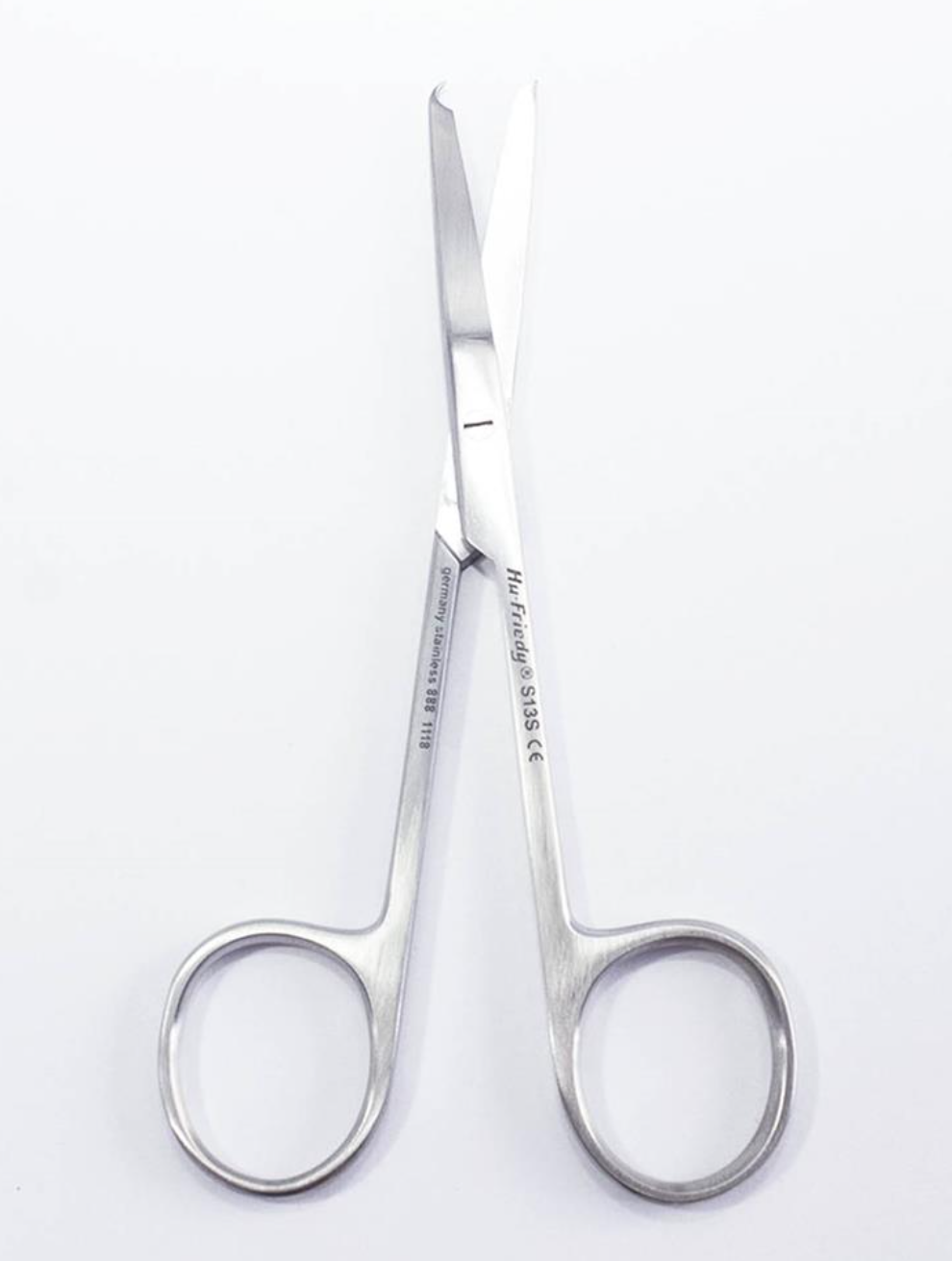 TIJERA PARA SUTURA PEQUE„A S13S (12CM) HU-FRIEDY